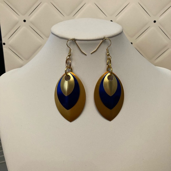 Earrings - Picture 2 of 4